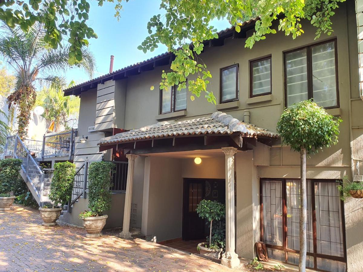 Waterhouse Guest Lodge - Indus Street Претория Екстериор снимка