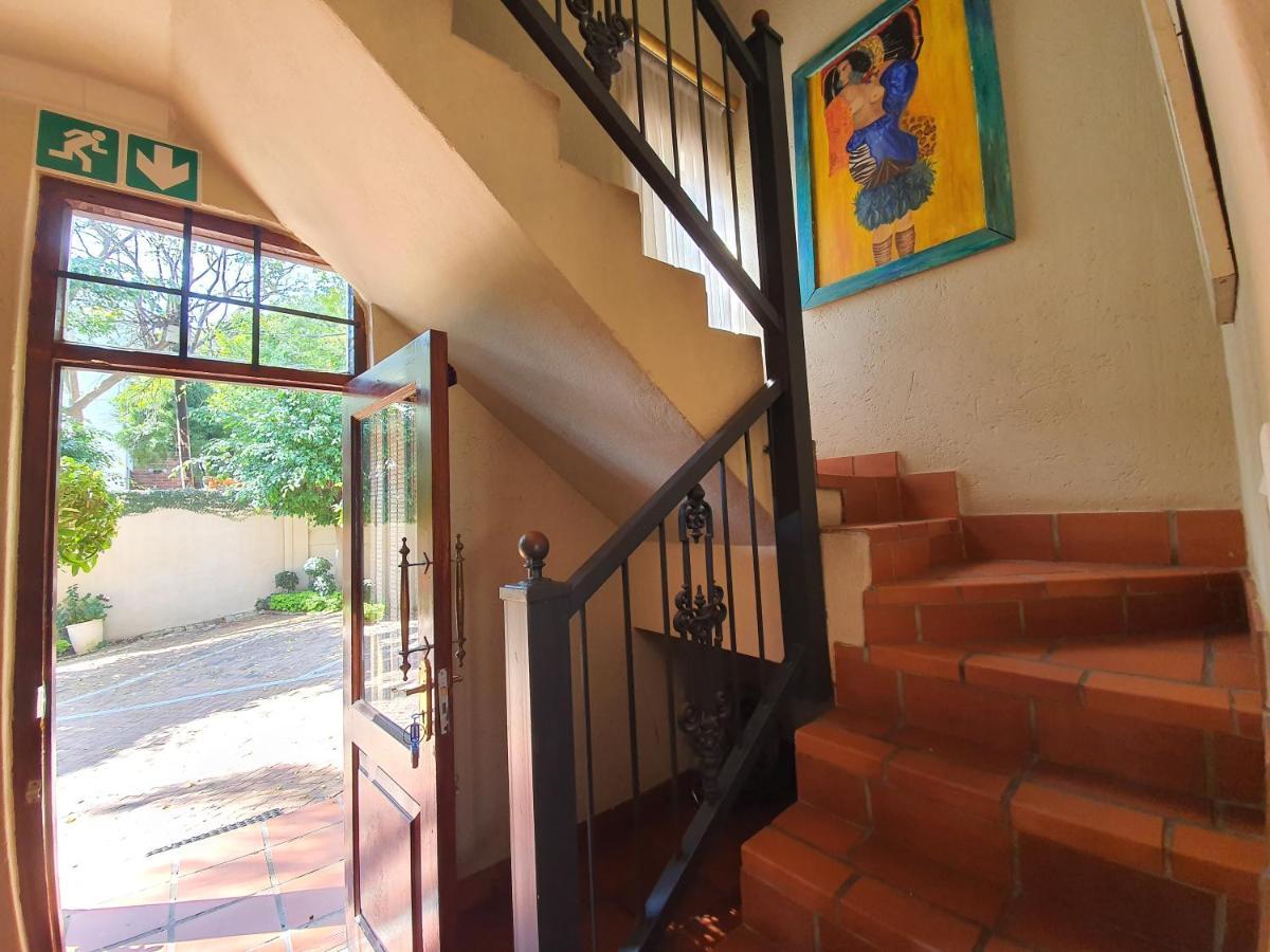 Waterhouse Guest Lodge - Indus Street Претория Екстериор снимка