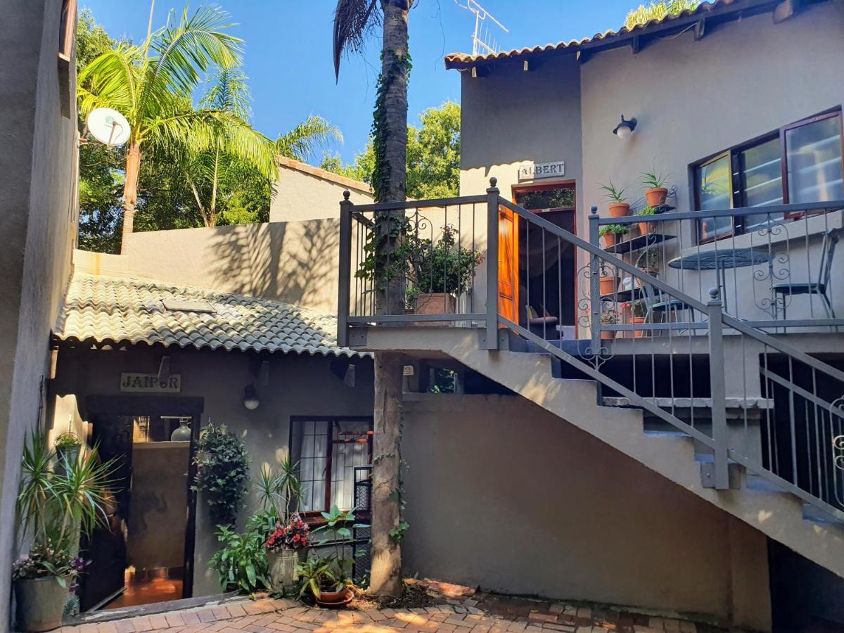 Waterhouse Guest Lodge - Indus Street Претория Екстериор снимка