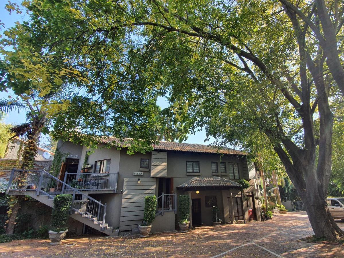 Waterhouse Guest Lodge - Indus Street Претория Екстериор снимка